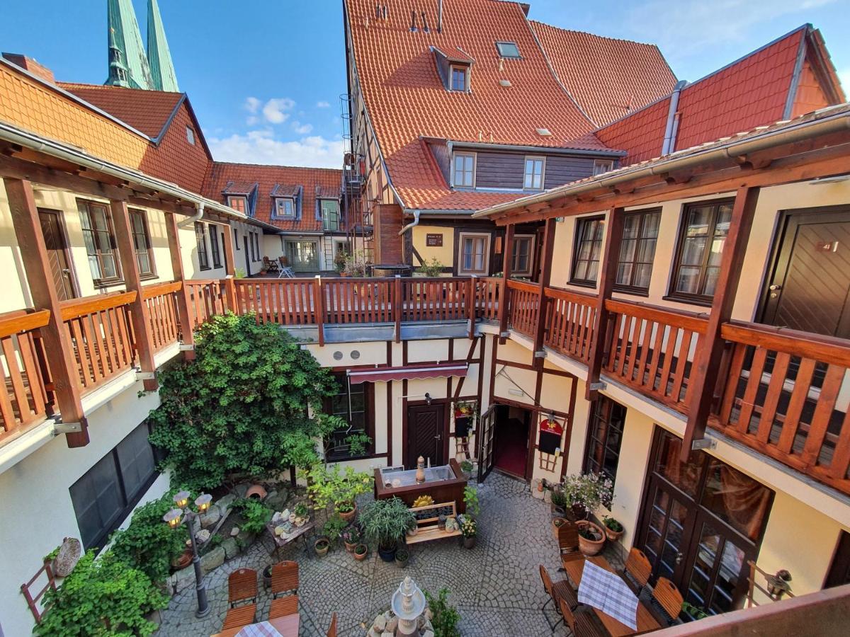 Hotel Zur Goldenen Sonne Quedlinburg Exterior photo