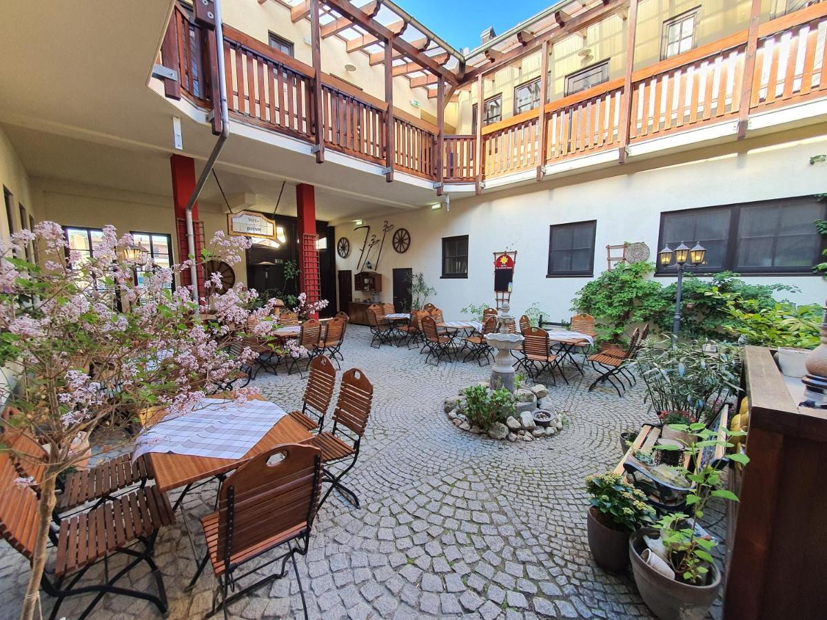 Hotel Zur Goldenen Sonne Quedlinburg Exterior photo